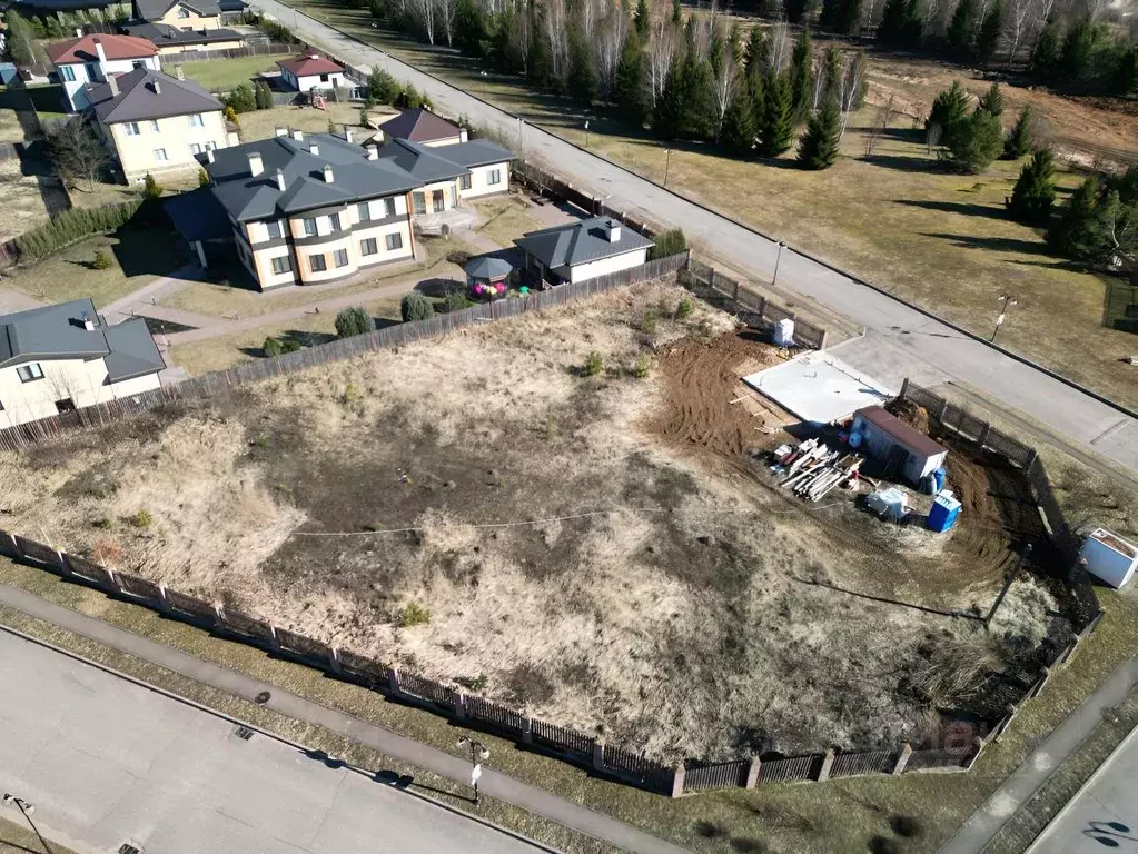 Участок в Московская область, Наро-Фоминский городской округ, д. ... - Фото 1