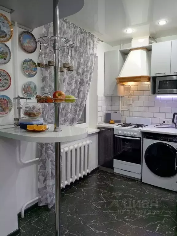 3-к кв. Омская область, Омск Городок Нефтяников мкр, ул. 50 лет ... - Фото 2