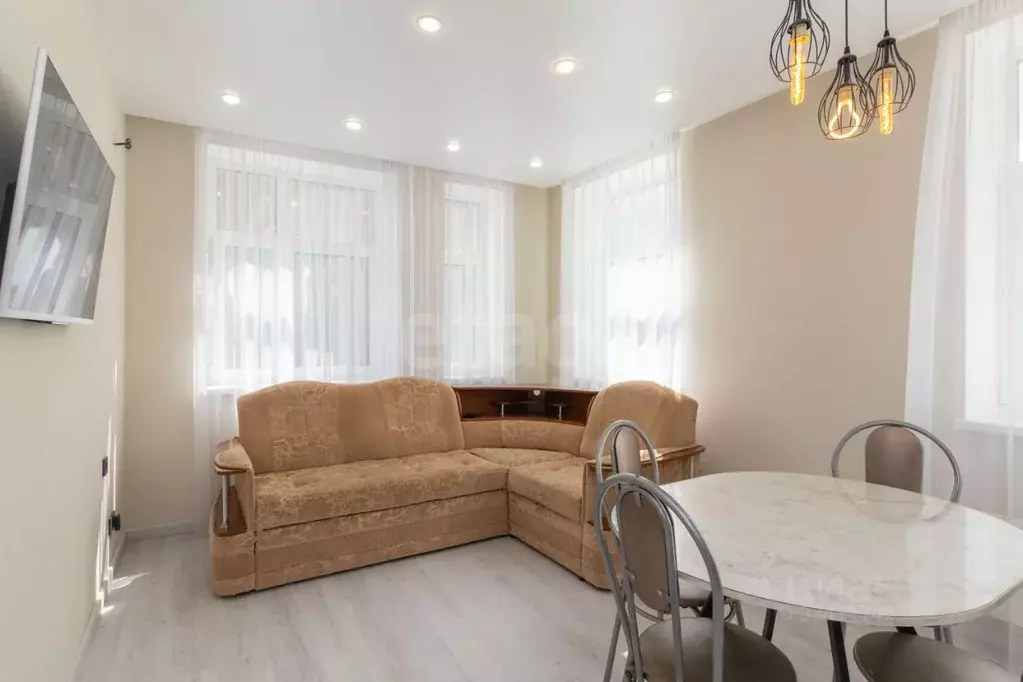 3-к кв. Тюменская область, Тюмень ул. Тимофея Чаркова, 87 (73.4 м) - Фото 1
