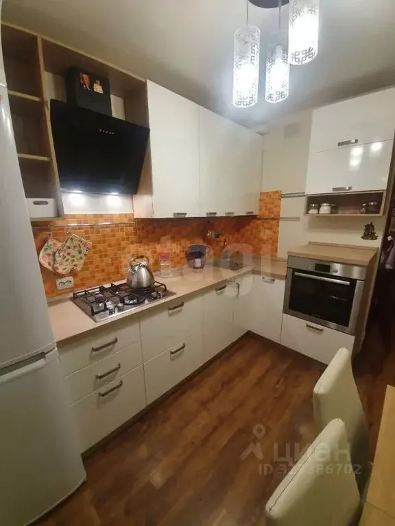 3-к кв. Оренбургская область, Оренбург ул. Чкалова, 33 (66.1 м) - Фото 2