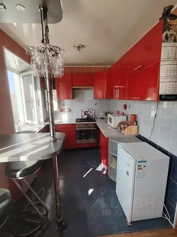 3-к кв. Тульская область, Щекино ул. Емельянова, 10 (56.0 м) - Фото 0