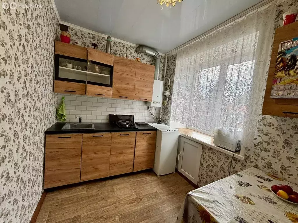 3-комнатная квартира: Стерлитамак, Локомотивная улица, 8 (60.7 м) - Фото 2