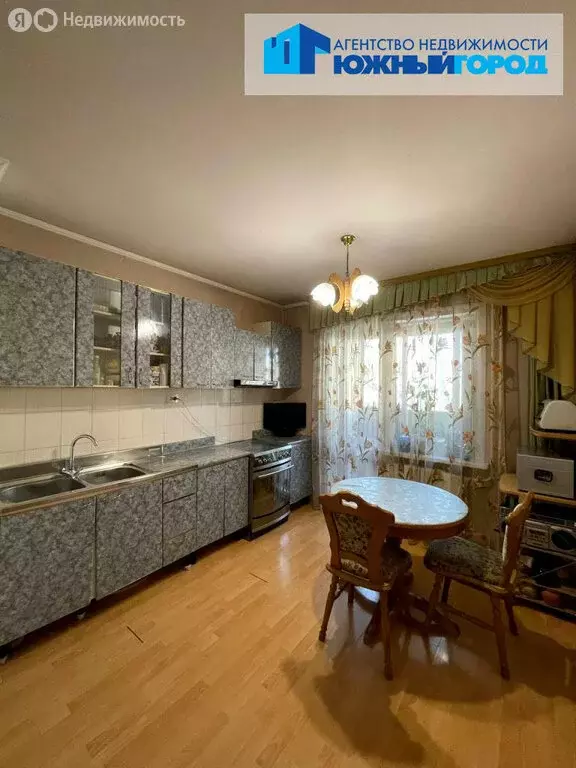 4-комнатная квартира: Южно-Сахалинск, улица Ленина, 327А (78.2 м) - Фото 0