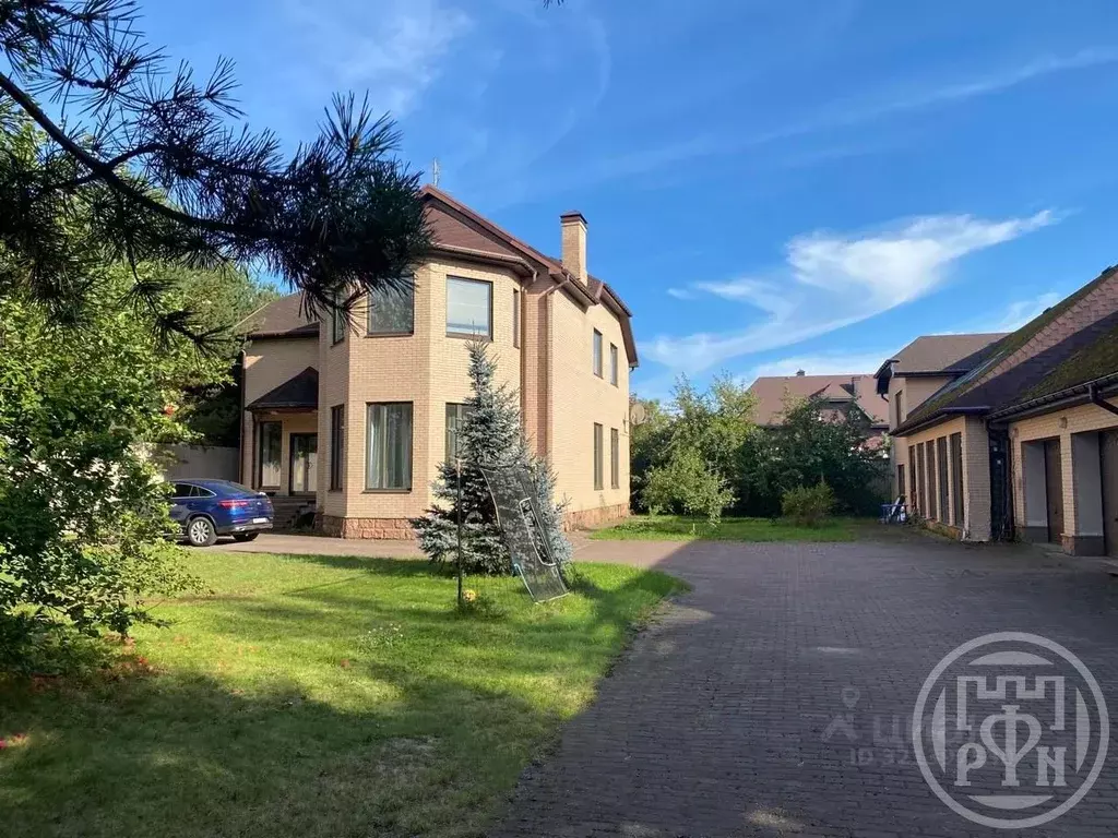 Дом в Санкт-Петербург, Санкт-Петербург, Петергоф Средний пер., 3 (261 ... - Фото 1