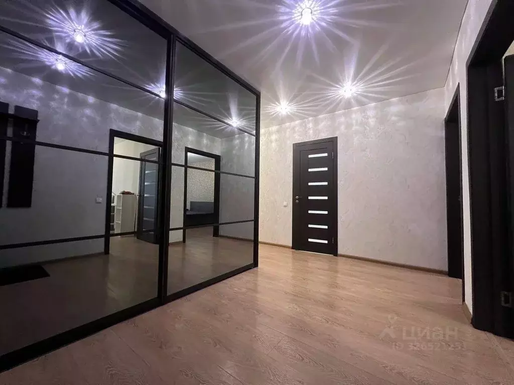 3-к кв. Челябинская область, Челябинск ул. Молодогвардейцев, 64б (73.0 ... - Фото 1