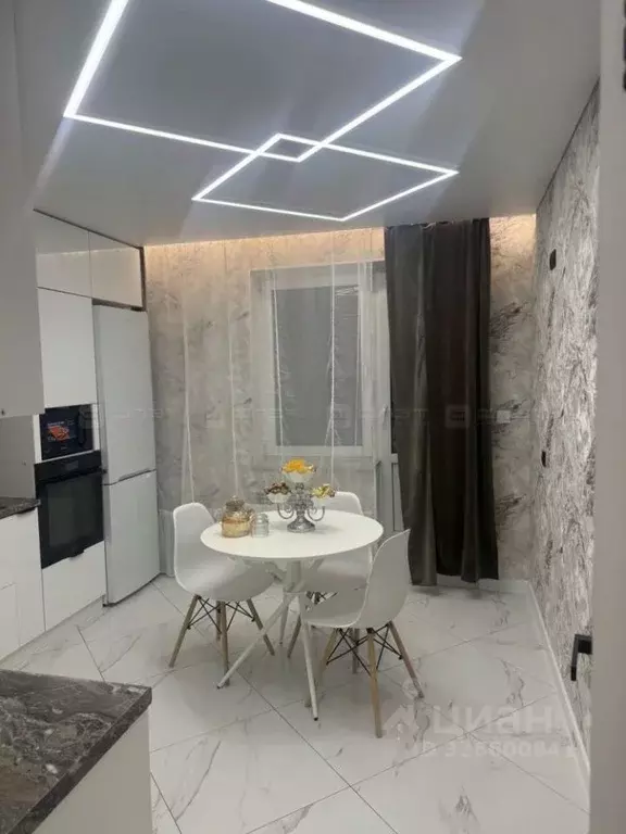 1-к кв. Татарстан, Казань ул. Нурихана Фаттаха, 15 (82.3 м) - Фото 1