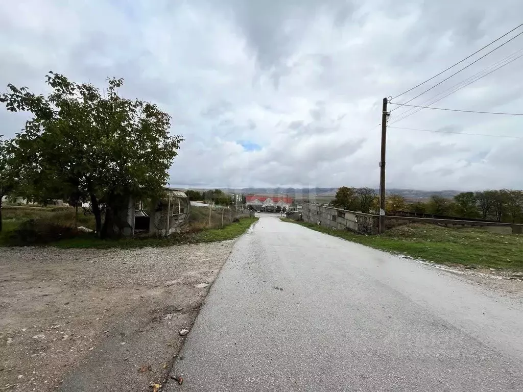 Дом в Крым, Симферопольский район, Добровское с/пос, с. Заречное ул. ... - Фото 1