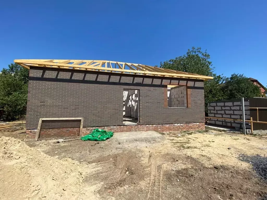 Дом в Ростовская область, Азов Азовский район, ул. Пришвина (70 м) - Фото 1
