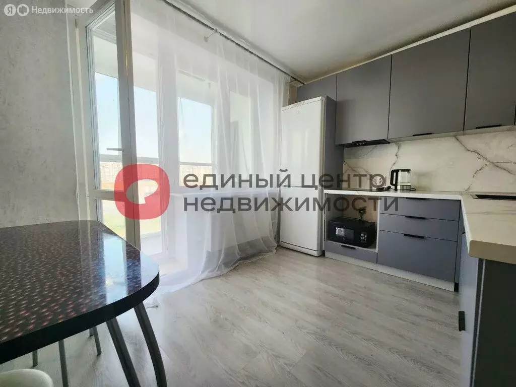 1-комнатная квартира: Тюмень, улица Федюнинского, 58 (36.9 м) - Фото 0