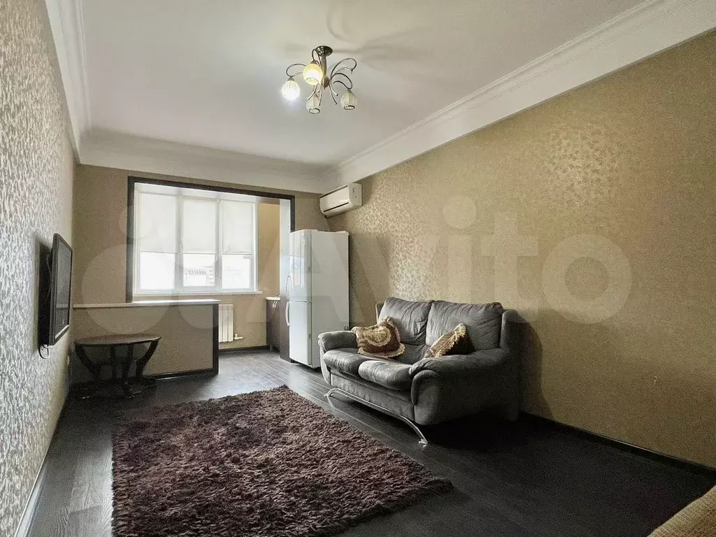 1-к. квартира, 40 м, 7/10 эт. - Фото 0