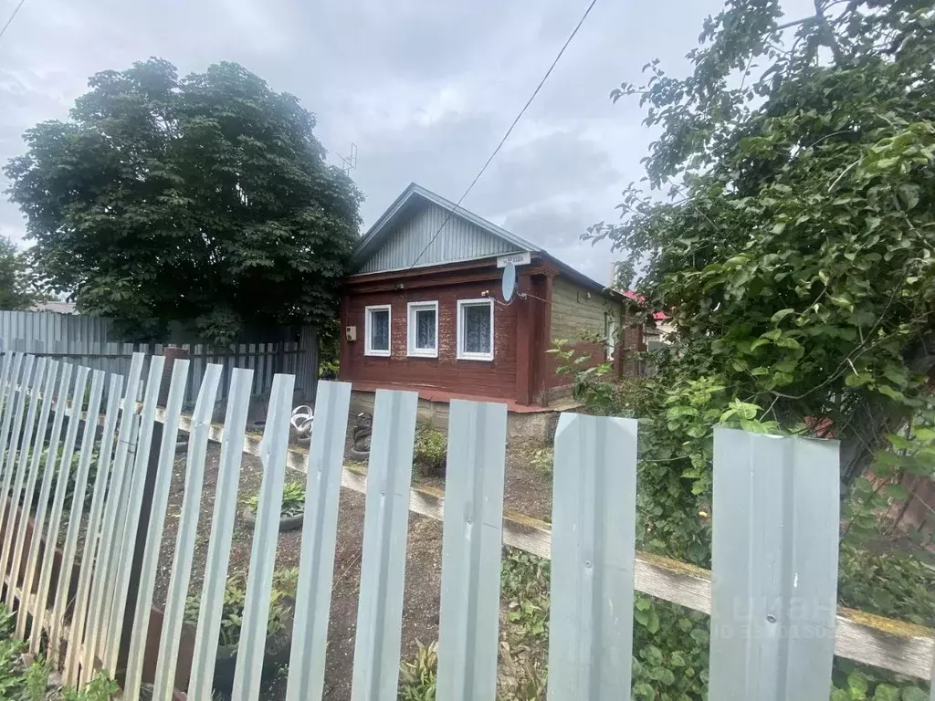 Дом в Оренбургская область, Бугуруслан Индустриальная ул., 1/9 (50 м) - Фото 1