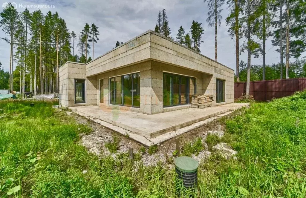 Дом в Выборгский район, городской посёлок Рощино (180 м) - Фото 0