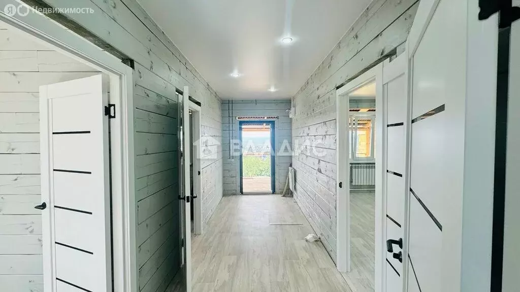 Дом в село Нижний Саянтуй, ДНТ Багульник, 3-й квартал, 913 (180 м) - Фото 1