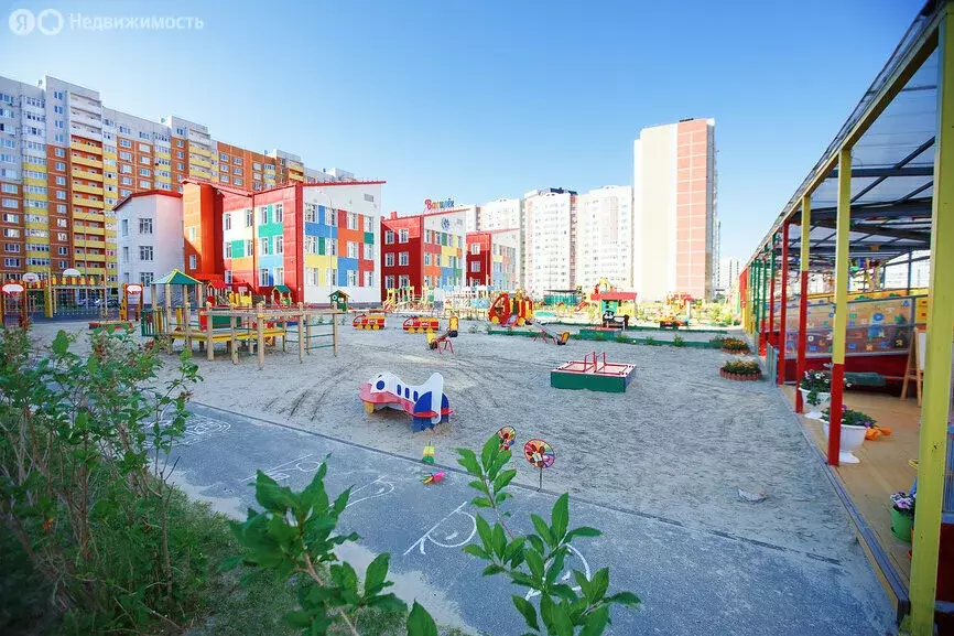 1-комнатная квартира: Тюмень, улица Дмитрия Менделеева, 14 (66.5 м) - Фото 1