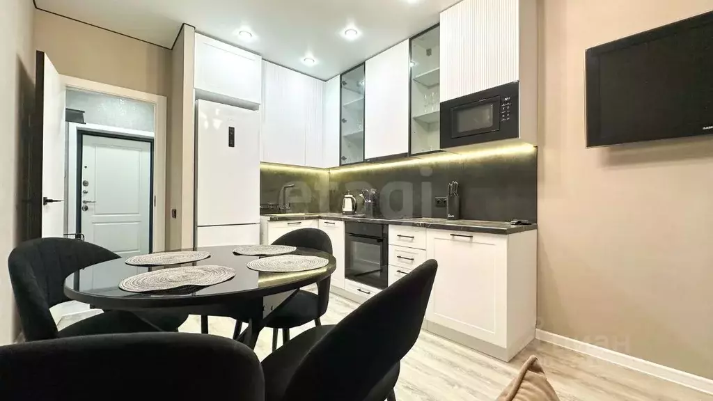 2-к кв. Саратовская область, Саратов ул. Большая Садовая, 143 (58.0 м) - Фото 2