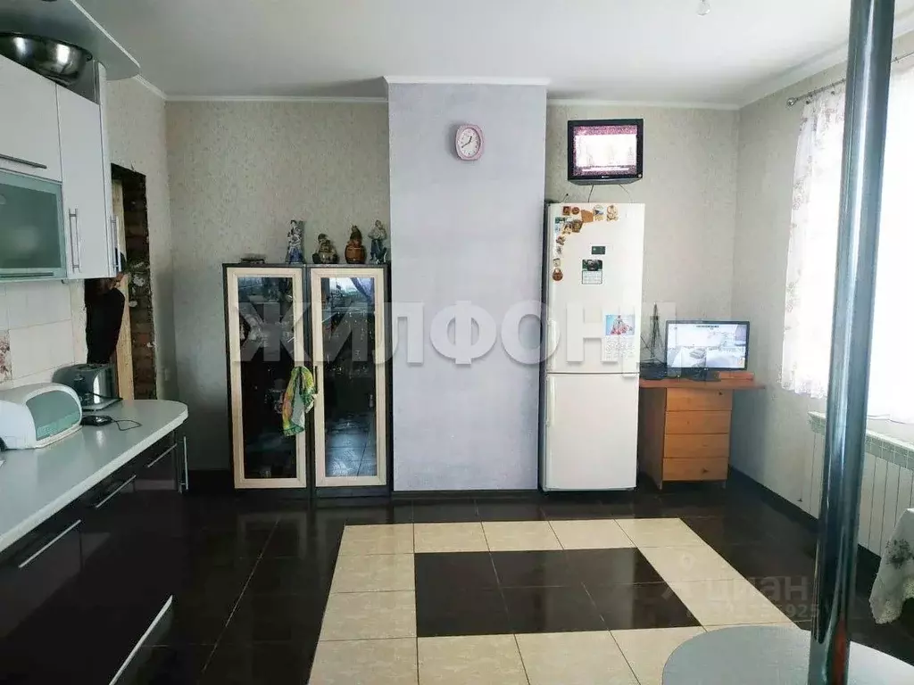 Дом в Новосибирская область, Новосибирск Амбулаторная ул. (370 м) - Фото 1