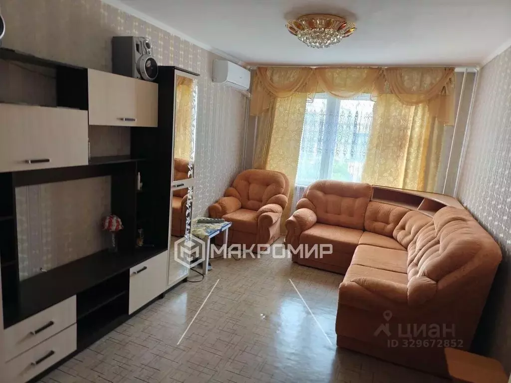 3-к кв. Челябинская область, Челябинск ул. Салавата Юлаева, 1 (65.0 м) - Фото 1