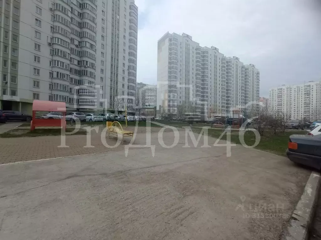 2-к кв. Курская область, Курск просп. Вячеслава Клыкова, 54 (58.9 м) - Фото 0