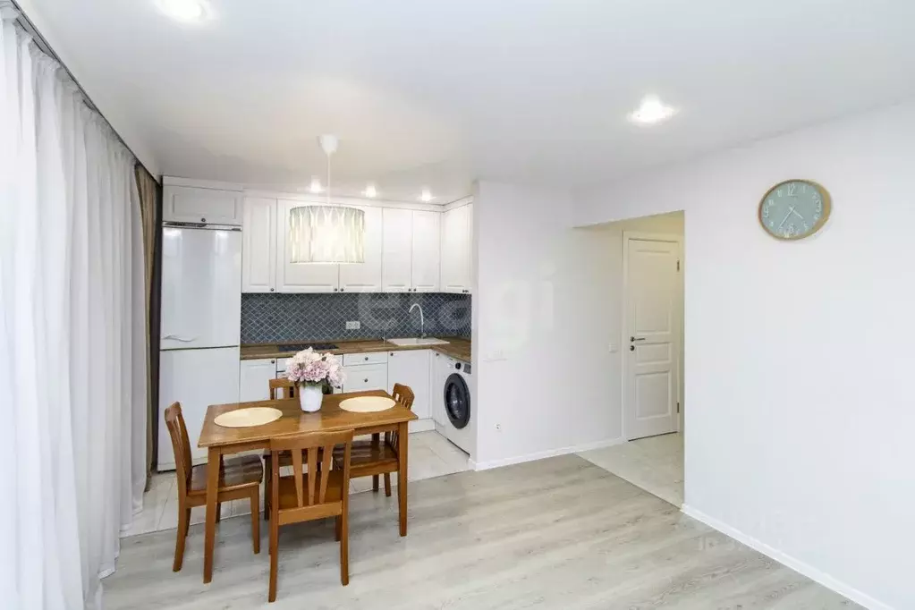 1-к кв. Тюменская область, Тюмень ул. Александра Матросова, 1 (36.0 м) - Фото 2