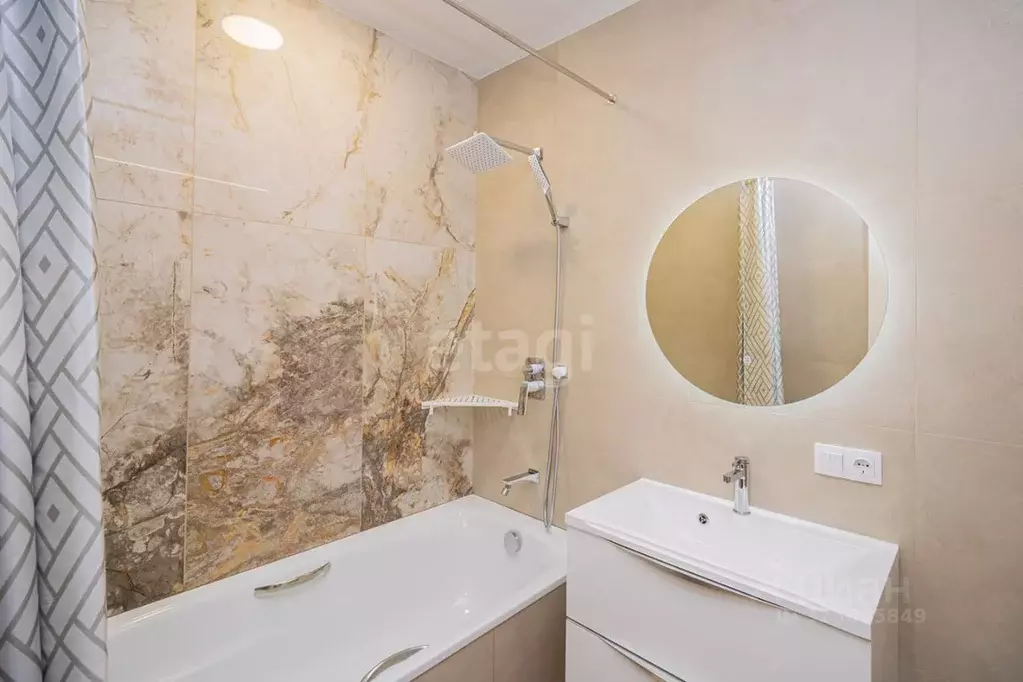 2-к кв. Тюменская область, Тюмень ул. Алматинская, 4 (61.0 м) - Фото 1