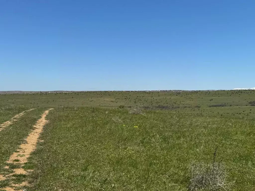 Участок в Крым, Бахчисарайский район, Ароматненское с/пос, с. ... - Фото 0
