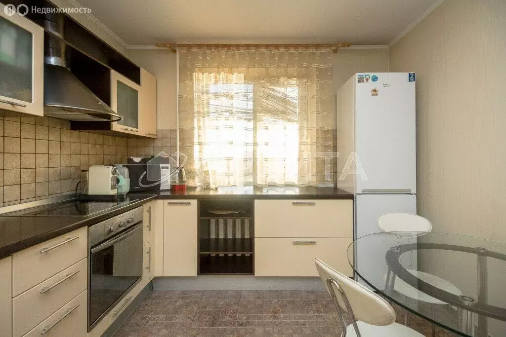 3-комнатная квартира: Тюмень, улица Свободы, 84 (65 м) - Фото 0