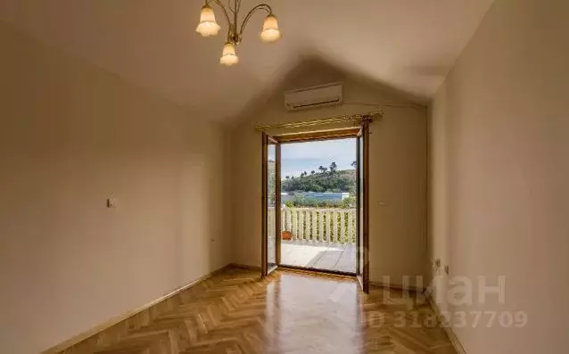 Дом в Краснодарский край, Сочи городской округ, с. Молдовка  (250 м) - Фото 1