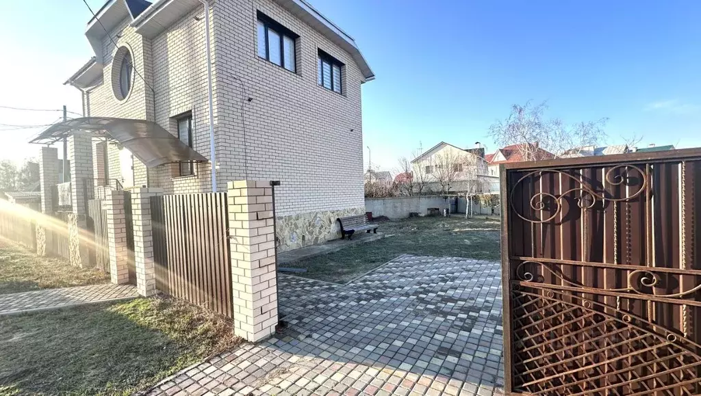 Дом в Волгоградская область, Волжский Южный мкр, ул. Ерусланская (115 ... - Фото 0