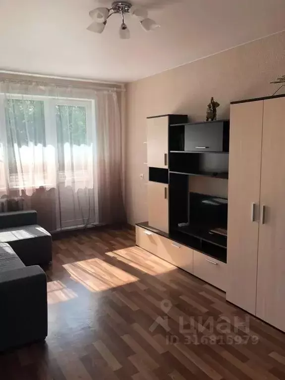 2-к кв. Псковская область, Пушкинские Горы рп ул. Ленина, 12 (42.0 м) - Фото 1
