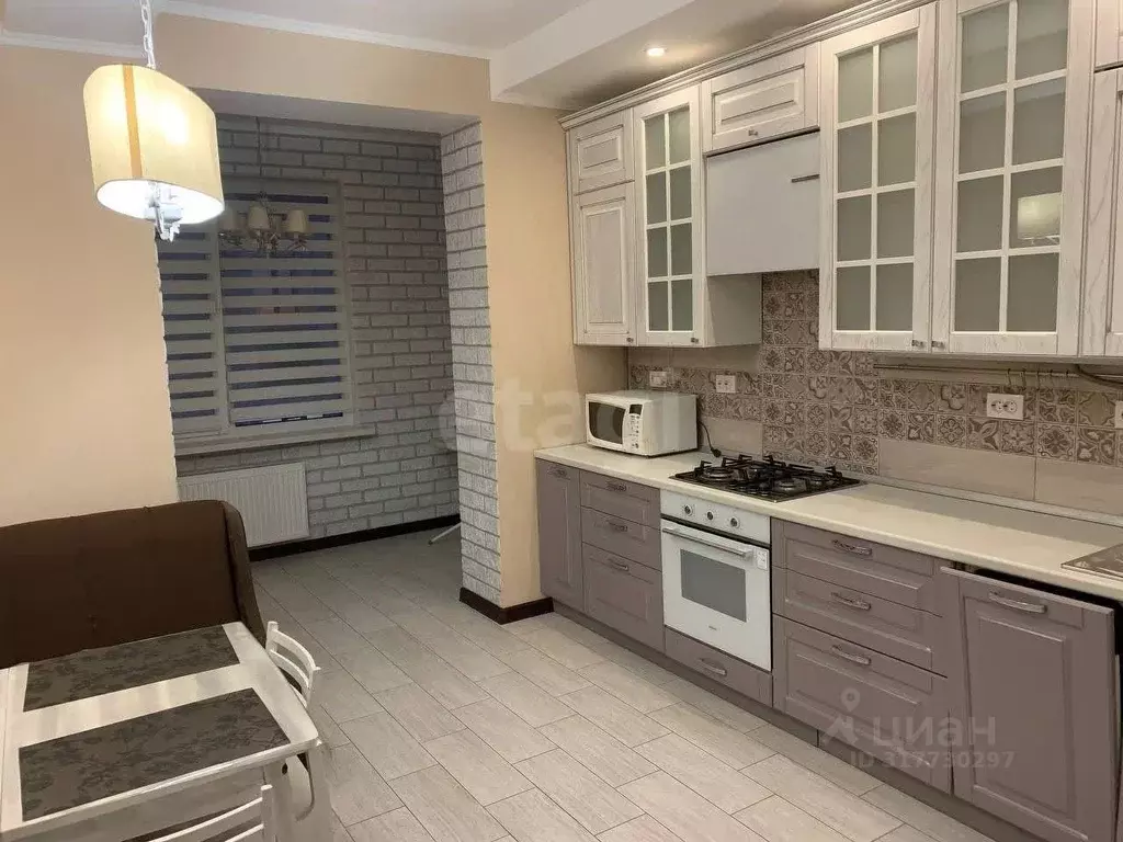 2-к кв. Крым, Симферополь ул. Битакская (72.0 м) - Фото 0