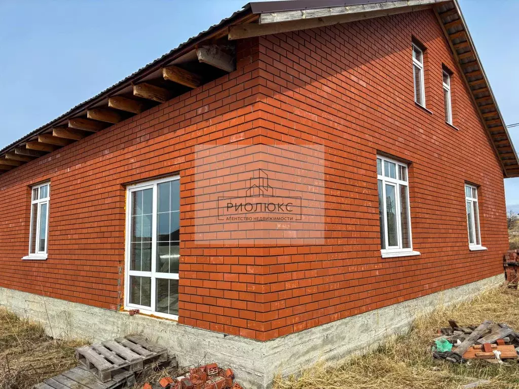 Дом в Челябинская область, Магнитогорск ул. Российская, 68 (120 м) - Фото 0