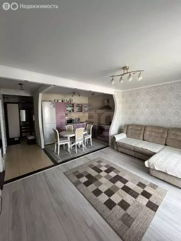 3-комнатная квартира: Омск, улица Ватутина, 33 (69.7 м) - Фото 1