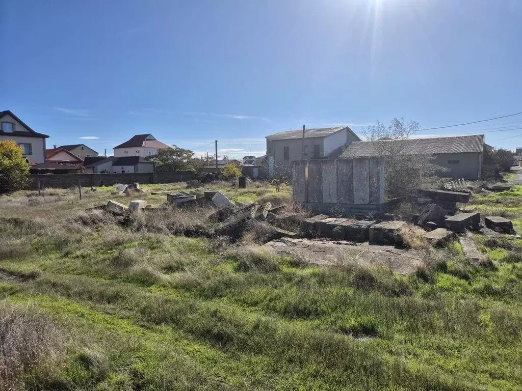 Участок в Крым, Сакский район, Ореховское с/пос, с. Михайловка ул. ... - Фото 1