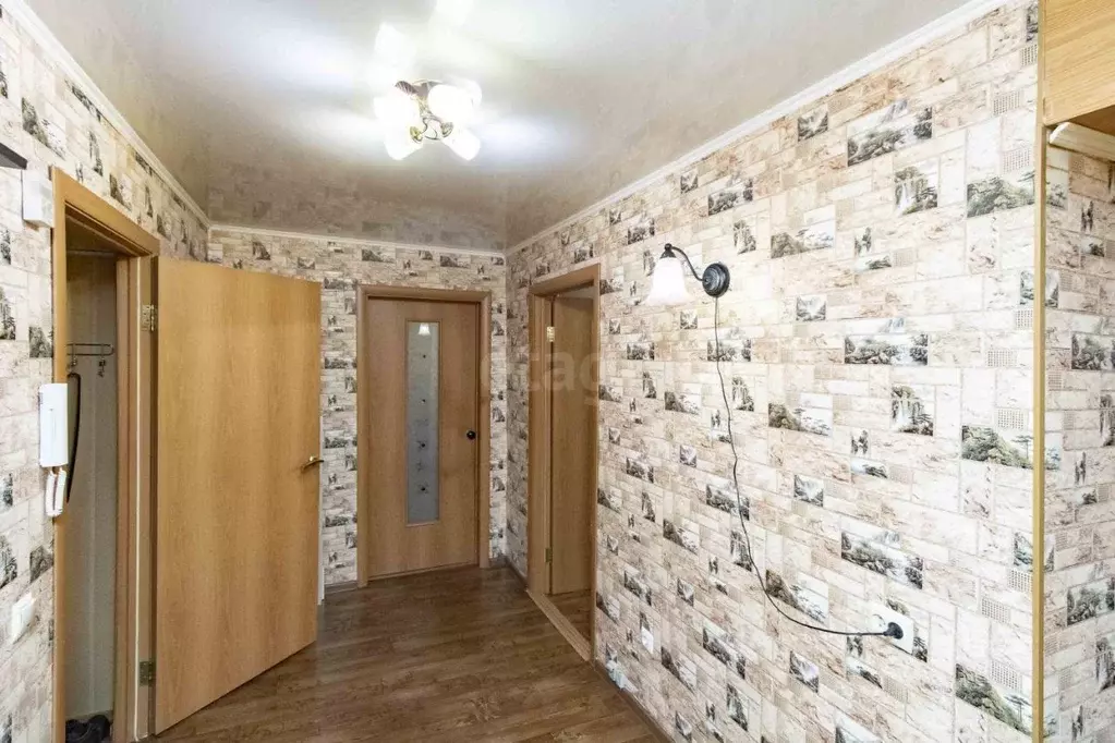 2-к кв. Тюменская область, Тюмень ул. 50 лет Октября, 33 (50.6 м) - Фото 1