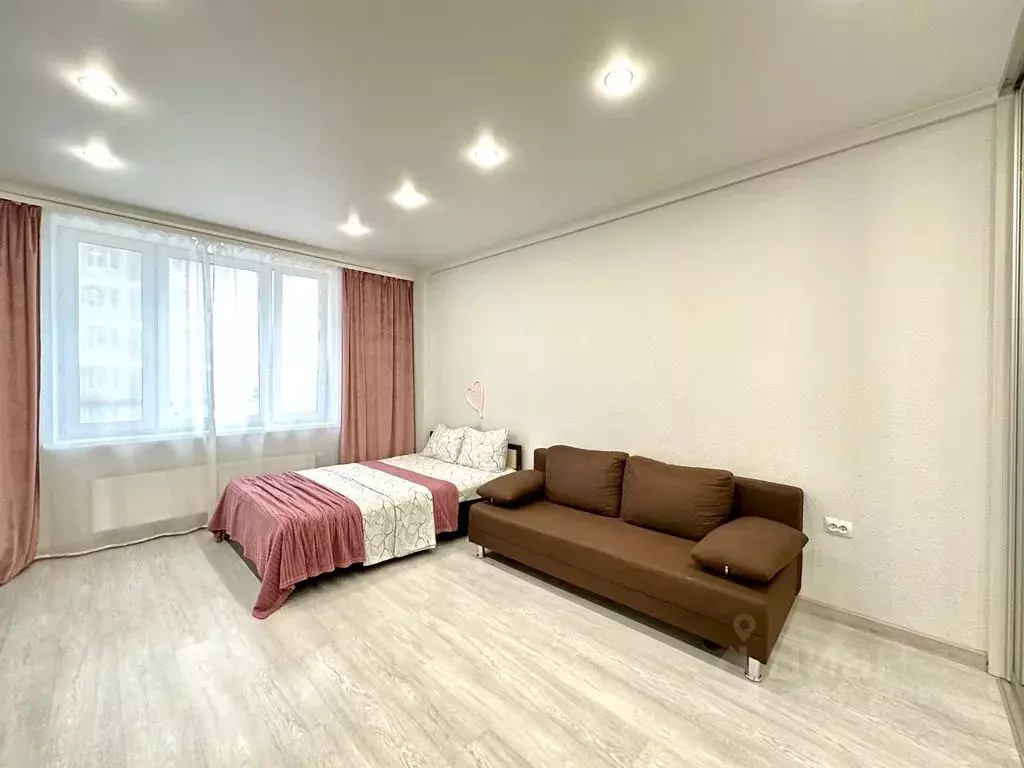 1-к кв. Тюменская область, Тюмень Заречный проезд, 39Ак2 (50.0 м) - Фото 1