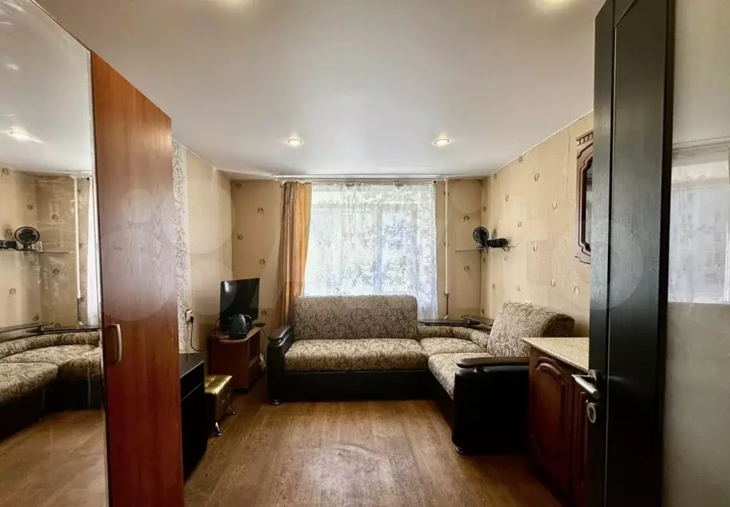 Комната 15 м в 3-к., 2/5 эт. - Фото 1