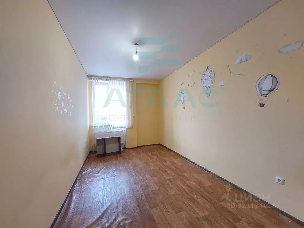 3-к кв. Крым, Симферопольский район, Гвардейское пгт ул. Острякова, 32 ... - Фото 1