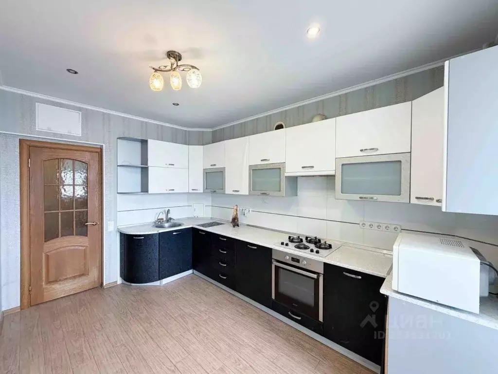 3-к кв. Крым, Симферополь ул. Камская, 37 (81.6 м) - Фото 1