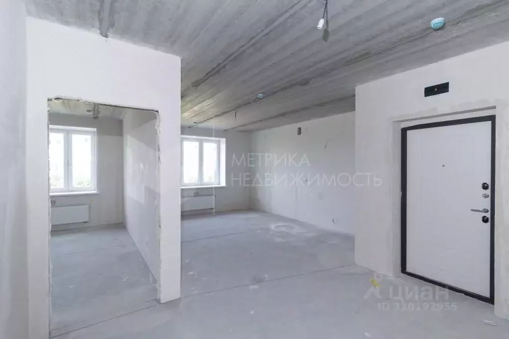 2-к кв. Тюменская область, Тюмень Новгородская ул., 22 (69.8 м) - Фото 0