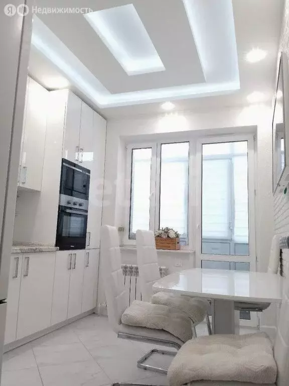 3-комнатная квартира: село Нежинка, Александровская улица, 19 (93 м) - Фото 1