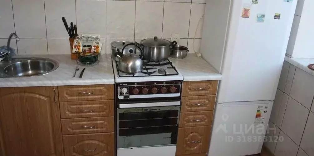 3-к кв. Омская область, Омск просп. Мира, 60 (77.8 м) - Фото 0