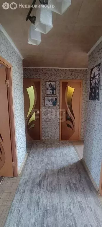 3-комнатная квартира: Бугульма, улица Владимира Комарова, 4 (58 м) - Фото 2