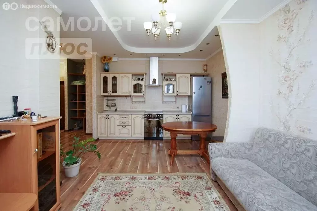 3-комнатная квартира: Омск, улица Маршала Жукова, 107 (67.8 м) - Фото 0