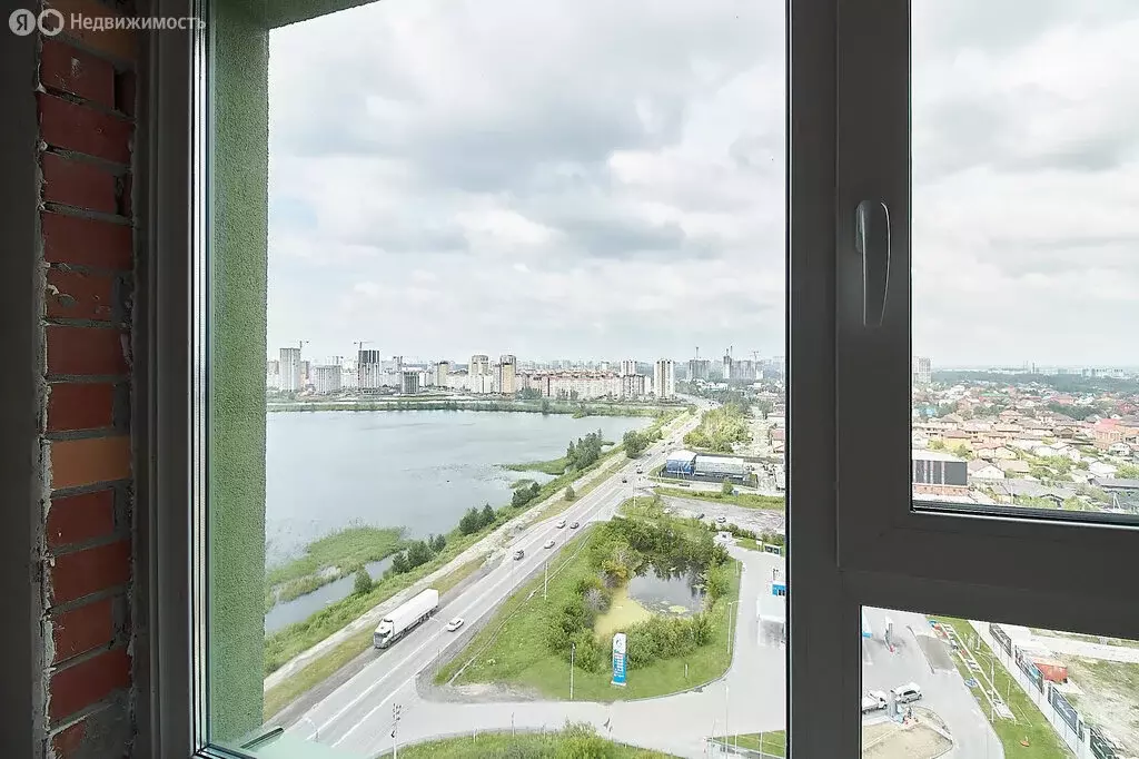 2-комнатная квартира: Тюмень, улица Владислава Крапивина, 9 (61.7 м) - Фото 2