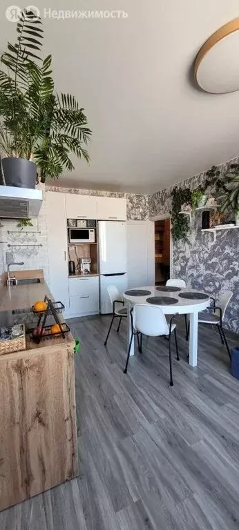 3-комнатная квартира: Тюмень, улица Фармана Салманова, 12 (81 м) - Фото 0