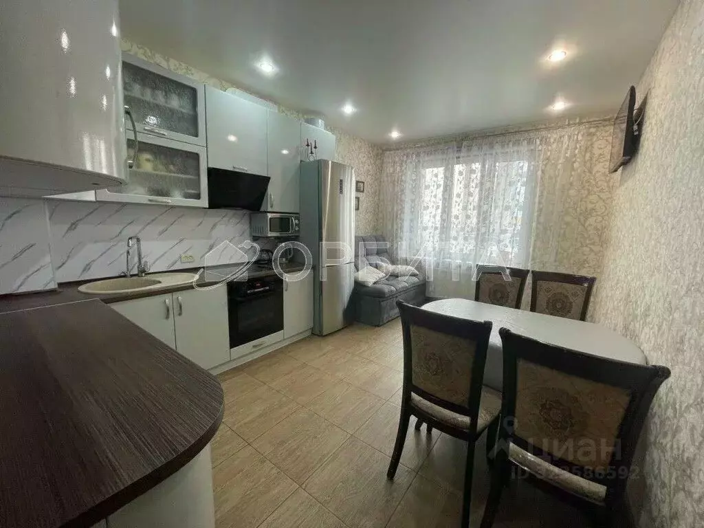 3-к кв. Тюменская область, Тюмень ул. Василия Подшибякина, 17к1 (76.0 ... - Фото 1