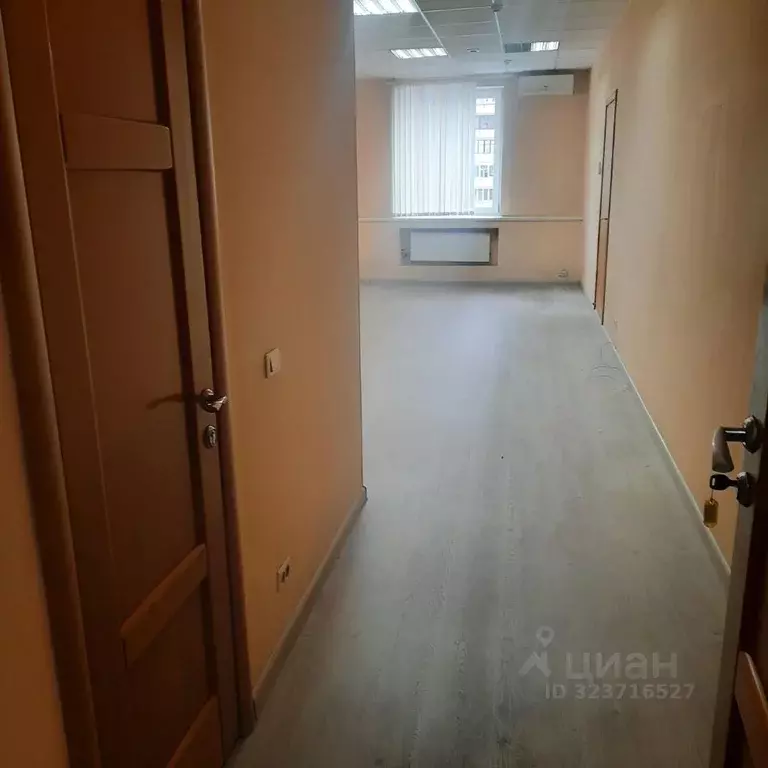 Офис в Челябинская область, Челябинск ул. Братьев Кашириных, 120 (47 ... - Фото 2