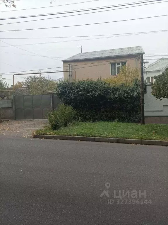 Дом в Кабардино-Балкария, Нальчик ул. Степанищева, 19 (200 м) - Фото 1