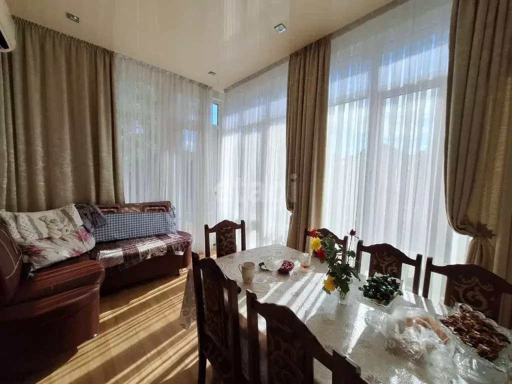 Дом в Крым, Симферополь ул. Новороссийская (299 м) - Фото 1