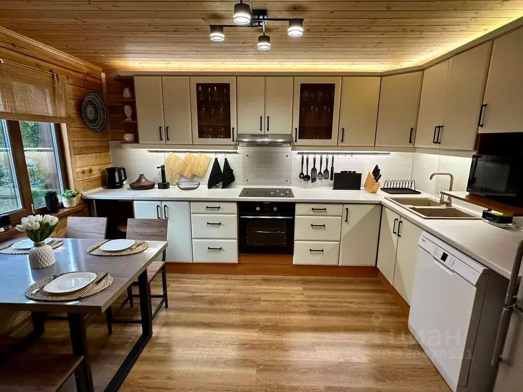 Дом в Новгородская область, Валдайский район, Ивантеевское с/пос, д. ... - Фото 1